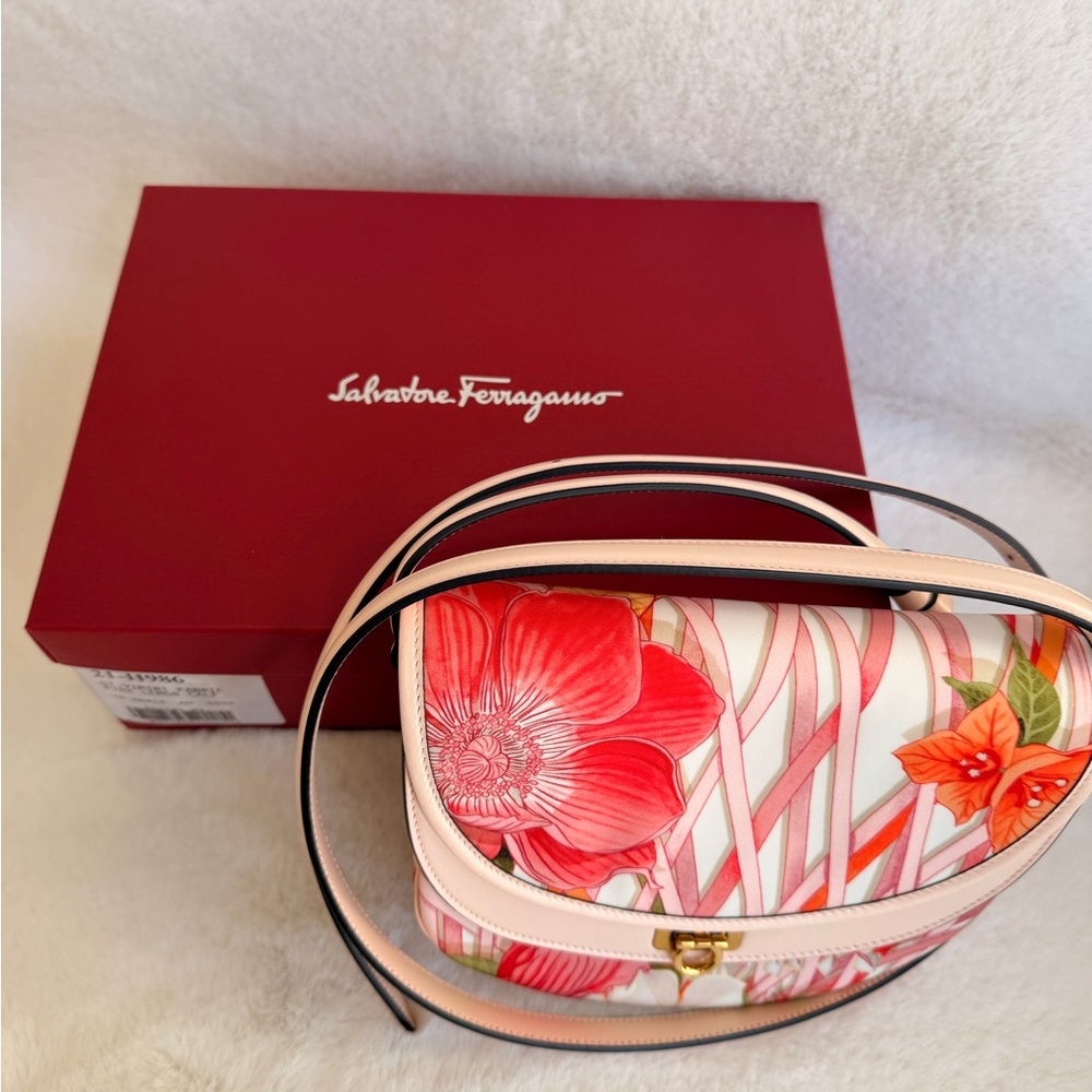 Salvatore Ferragamo Pink Floral Crossbody Bag Brand New - Picture 8 of 9